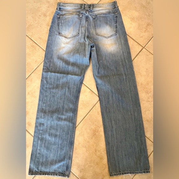 Cremieux Jeans Mens 33x34 Relaxed Fit Blue Denim Distressed Jeans - Picture 4 of 10